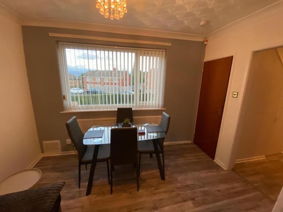 Spacious Luxurious Serviced Accommodation 3 House in Doncaster
