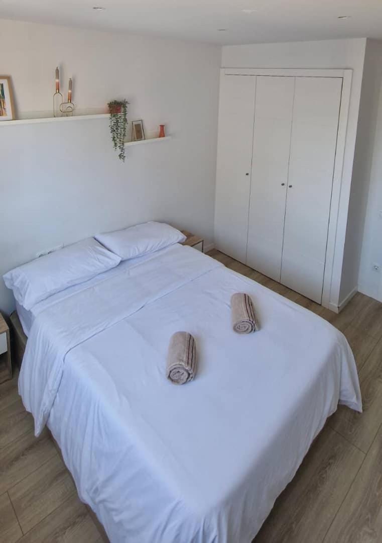 Confortable habitación doble - 1 Bed and Breakfast in Barcelona