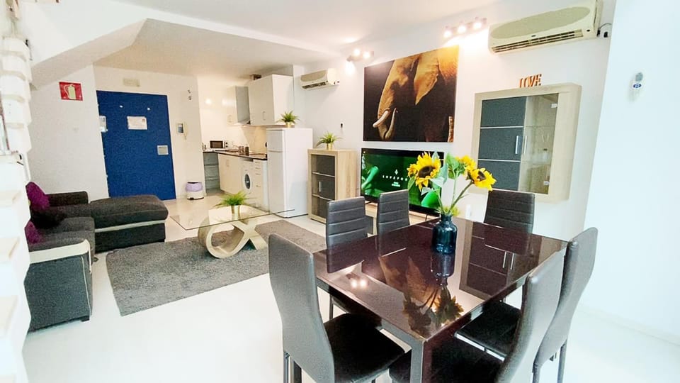 TV and multimedia, Living room, Dining area