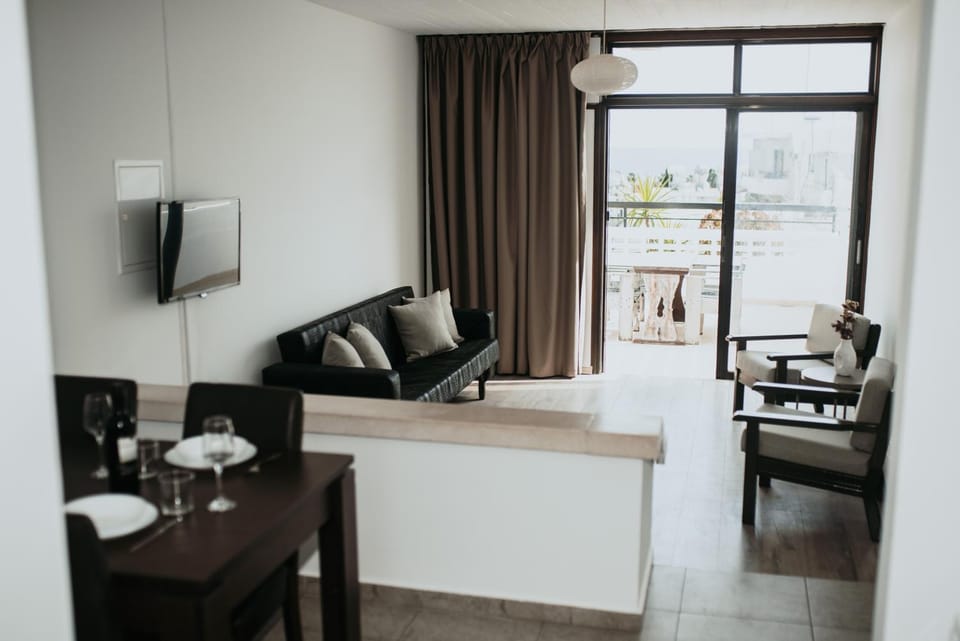 Balcony/Terrace, Living room, Seating area, Dining area