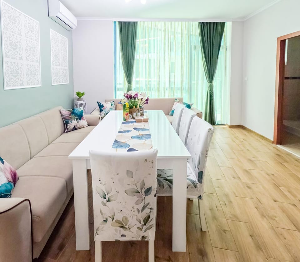Living room, Seating area, Dining area, air conditioner