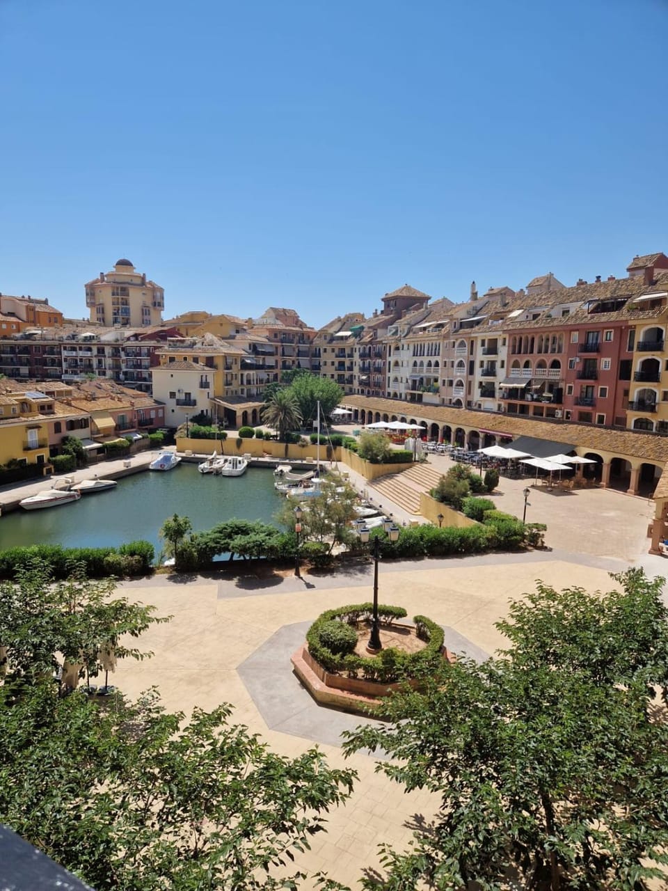 Nearby landmark, Day, Natural landscape, Lake view, Location