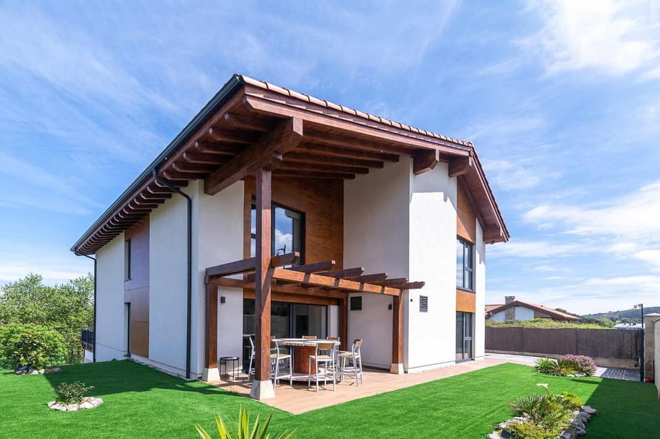 Property building, Garden, Garden, Balcony/Terrace, Garden view