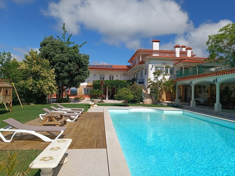 Property building, Garden, Balcony/Terrace, Swimming pool