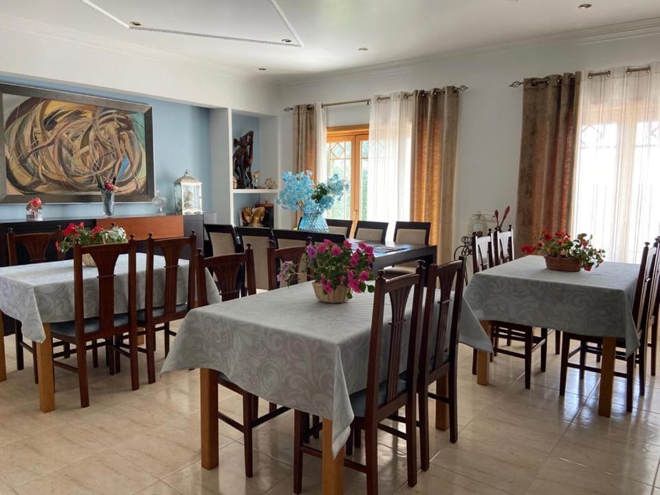 Restaurant/places to eat, Seating area