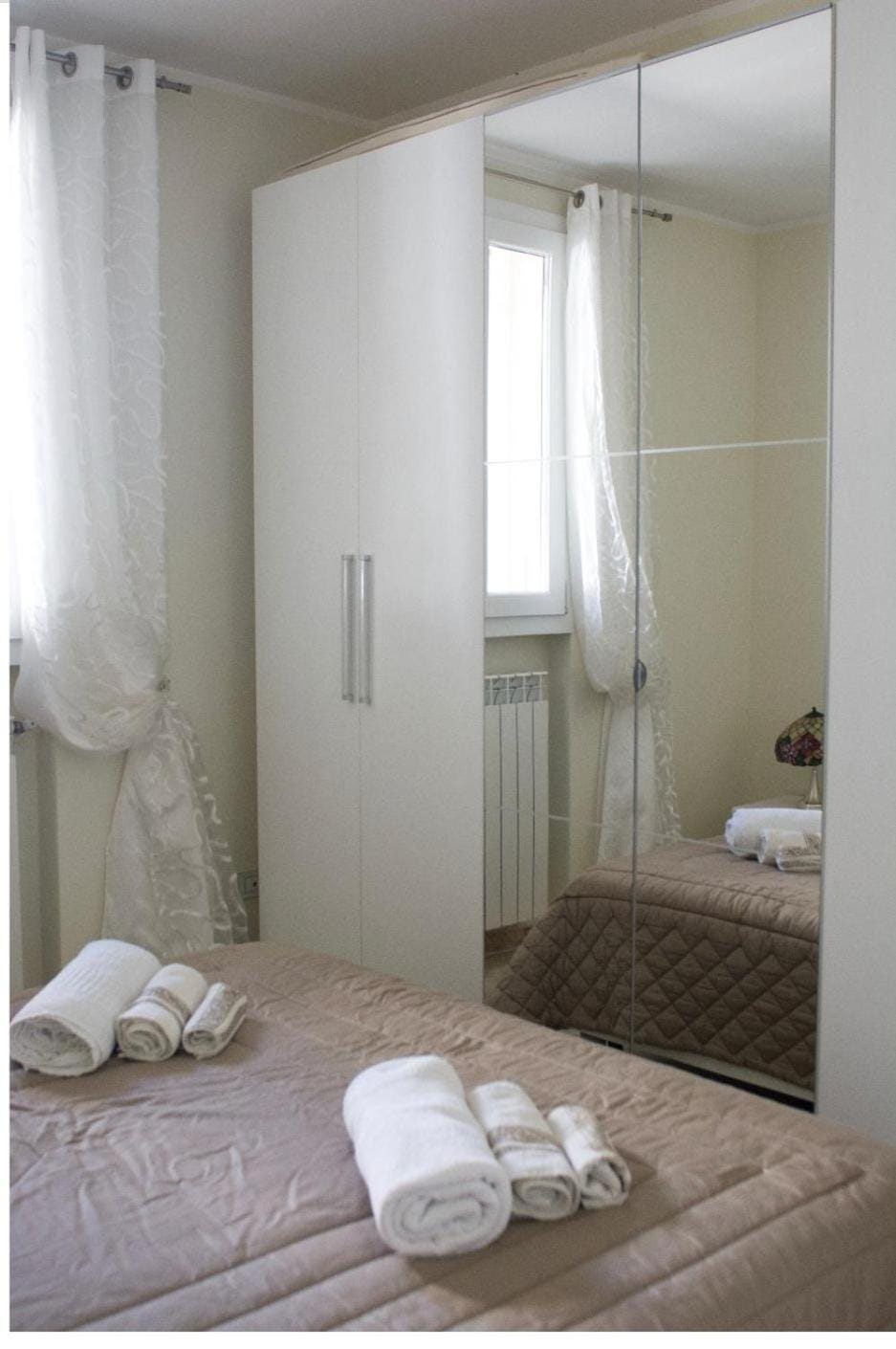 Bedroom, towels, wardrobe