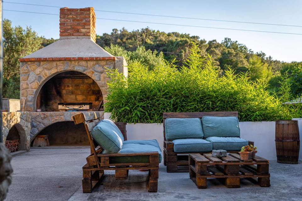 Spring, Day, Natural landscape, BBQ facilities, Garden, Seating area, Garden view, flat iron
