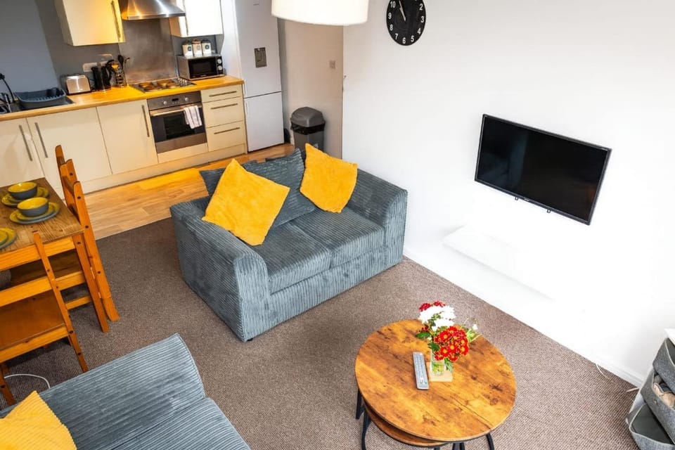 Greenings Apt Warrington - 2 Bed with FREE off road Parking & Wifi Apartment in Warrington