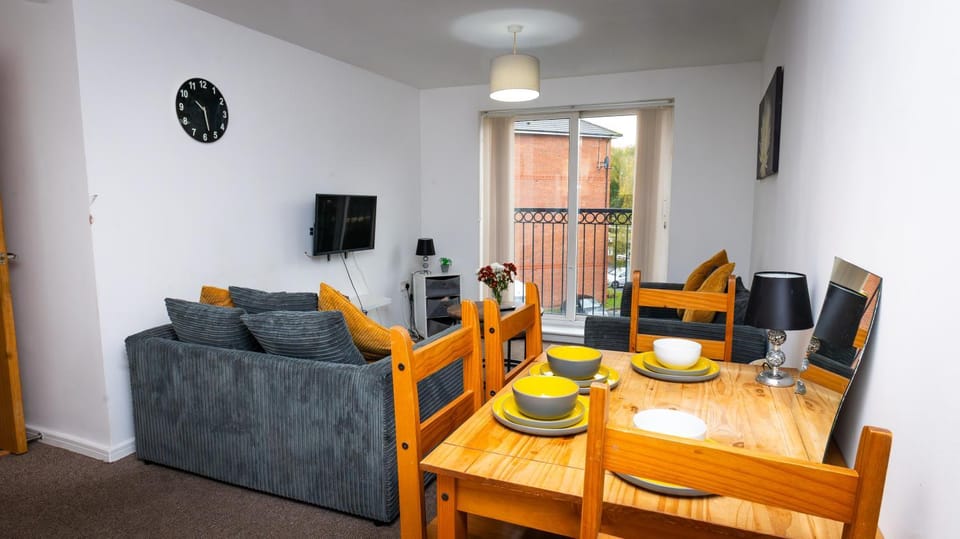 Greenings Apt Warrington - 2 Bed with FREE off road Parking & Wifi Apartment in Warrington