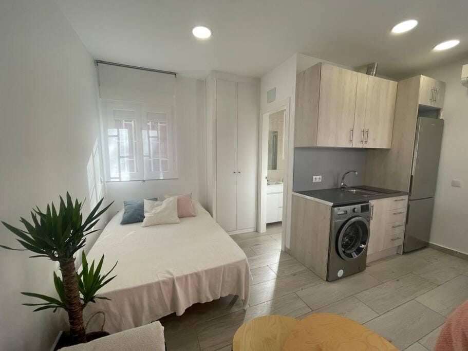 Central studio with parking space-AFRIC Apartment in Madrid