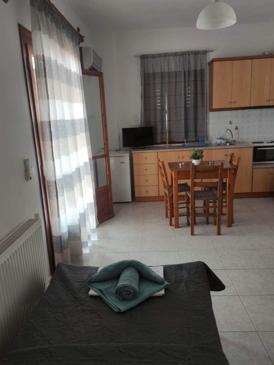 Kitchen or kitchenette, Living room, Seating area, Dining area