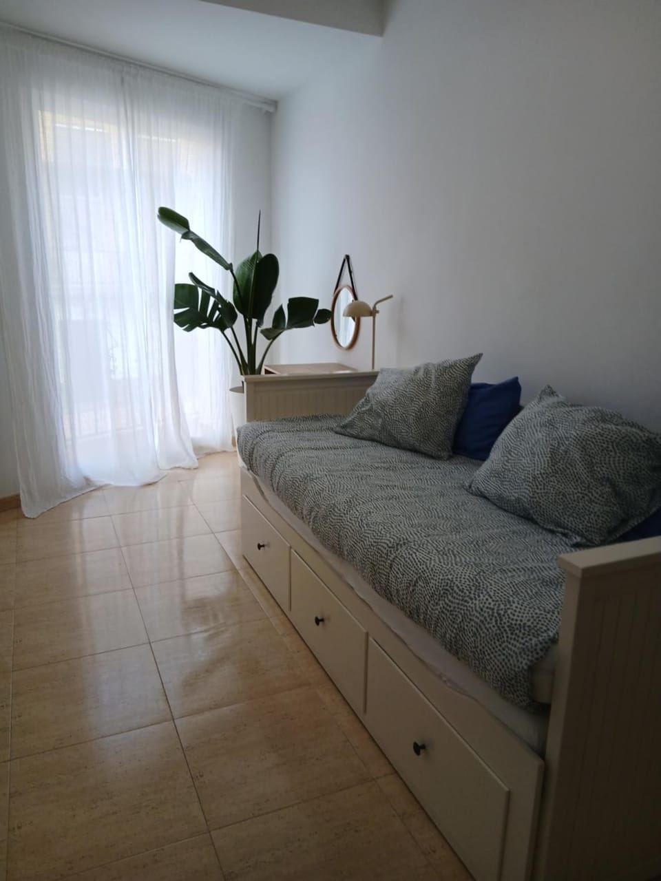 Bed, Seating area, Bedroom