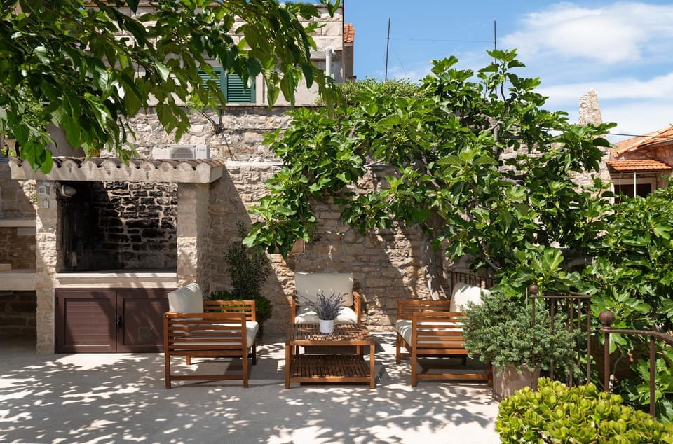 Heritage house Dvor Villa in Split-Dalmatia County