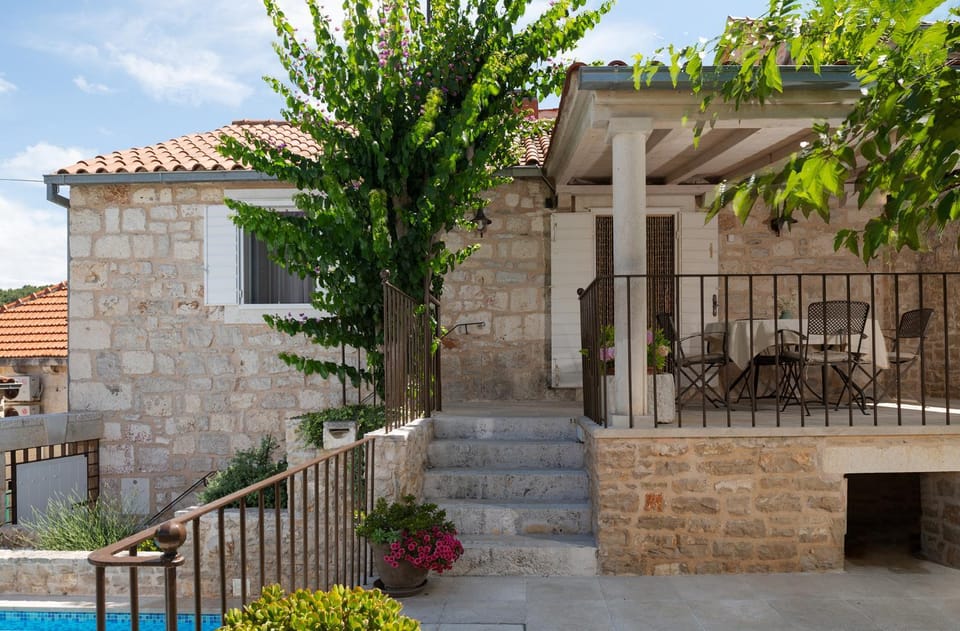 Heritage house Dvor Villa in Split-Dalmatia County
