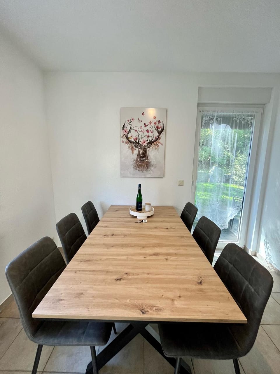 Dining area, Food