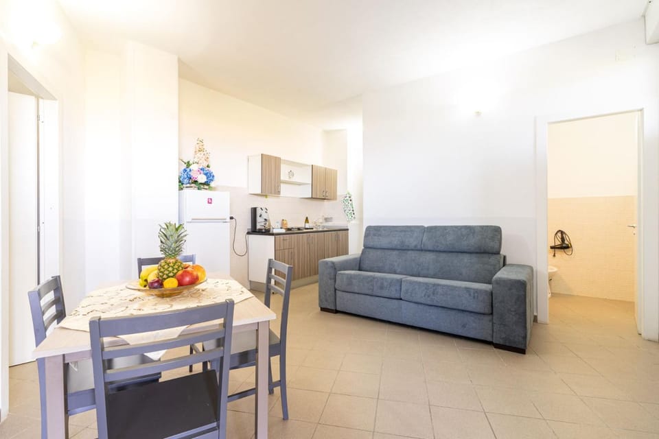 Property building, Kitchen or kitchenette, Living room, Dining area, stove, kitchen, kitchen