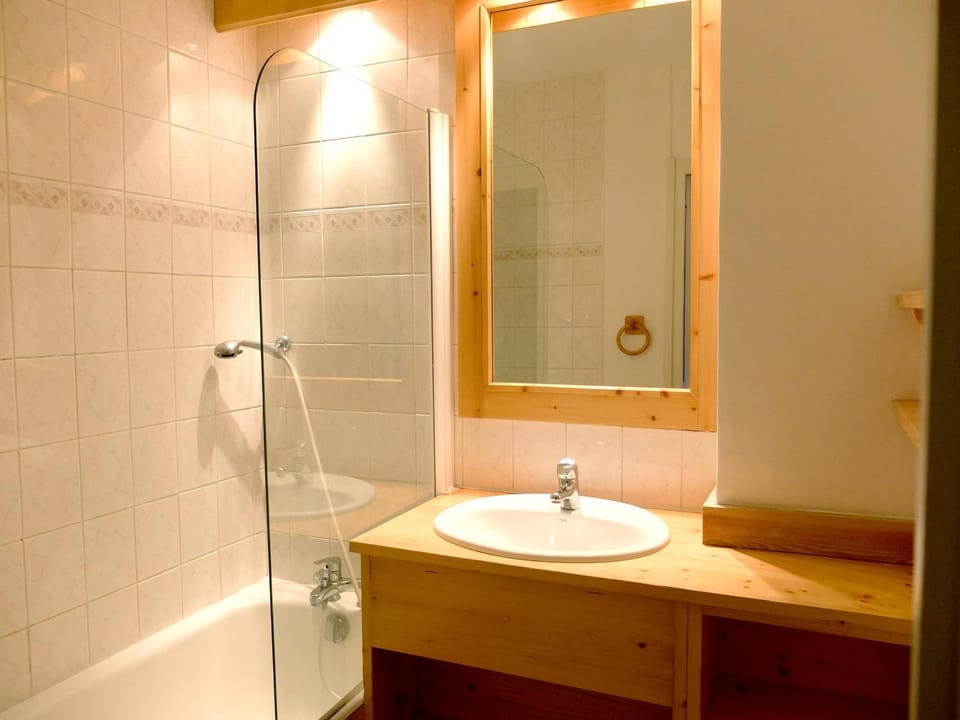 Studio rénové avec balcon, skis aux pieds, animaux acceptés - FR-1-502-496 Apartment in Tignes