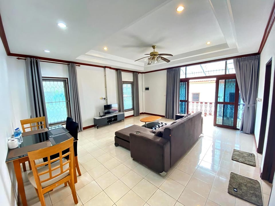 TV and multimedia, Living room, Dining area, fireplace