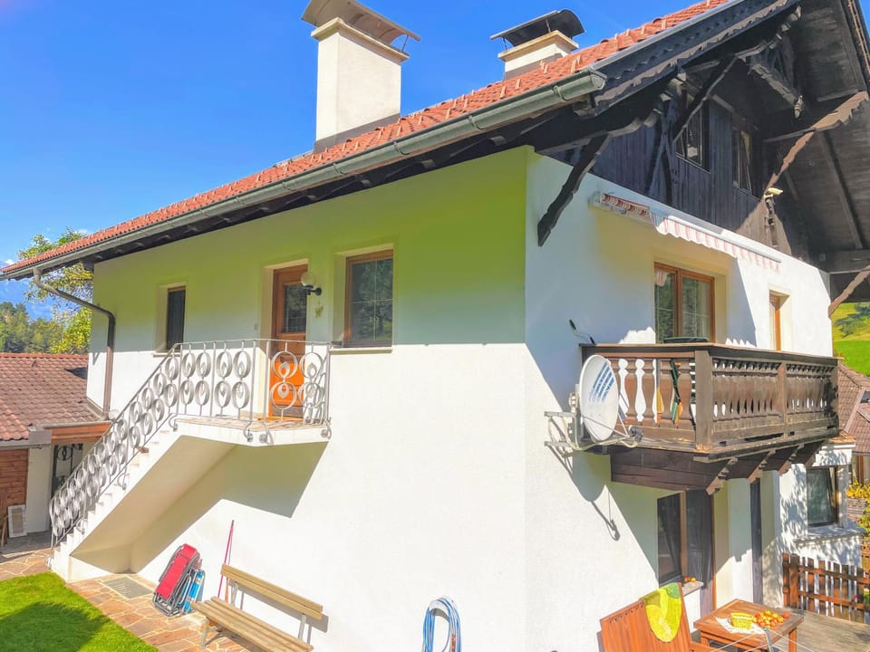 Property building, Facade/entrance, Garden, Balcony/Terrace, sunbed