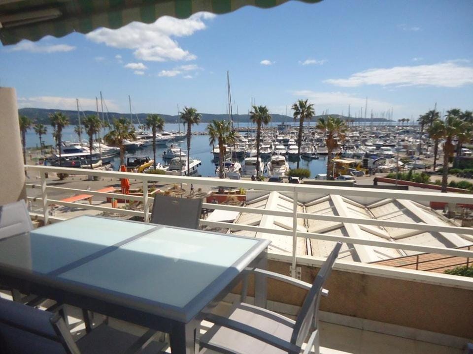 Bel appartement face mer 100m plages Apartment in Cavalaire-sur-Mer