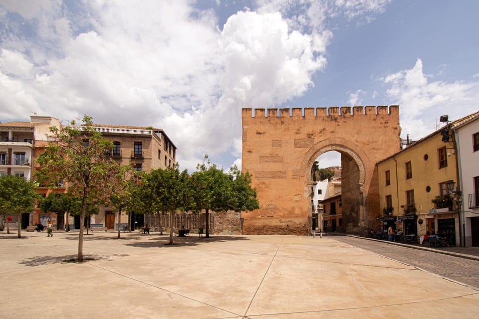 Property building, Neighbourhood, Landmark view, Location