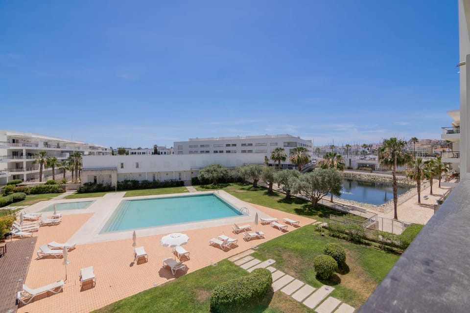 Property building, Natural landscape, Garden, Balcony/Terrace, Pool view, Swimming pool, sunbed