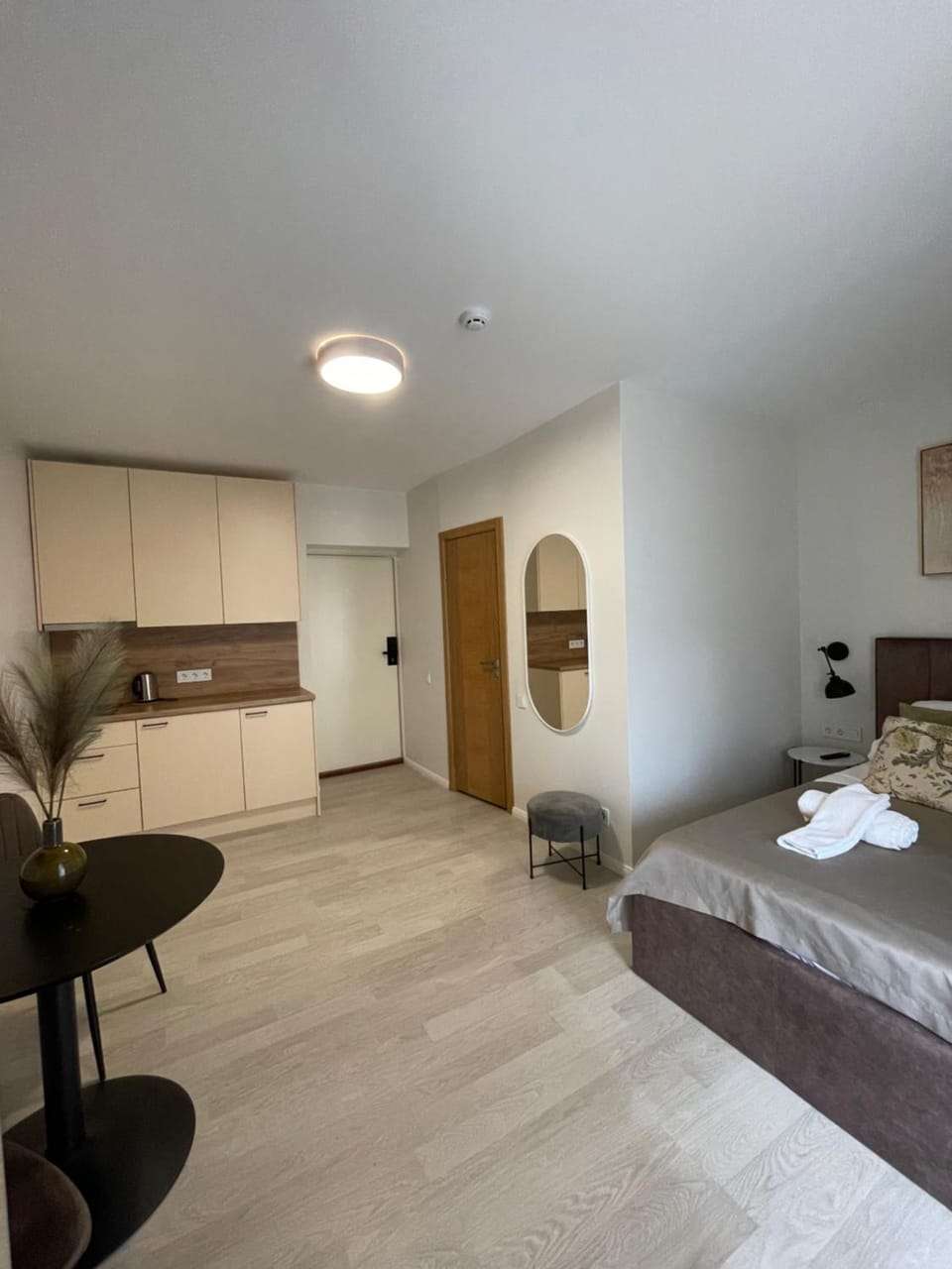 Bed, Kitchen or kitchenette, Living room, Photo of the whole room, Seating area, Bedroom, towels