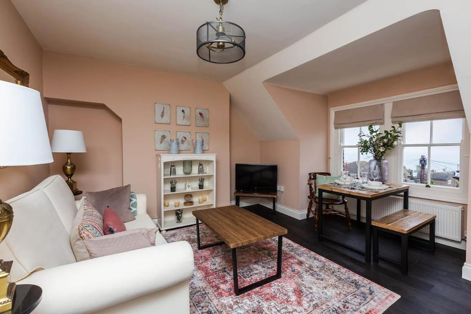 Queenie - Quiet, charming one bedroom with easy street parking Apartment in Ramsgate