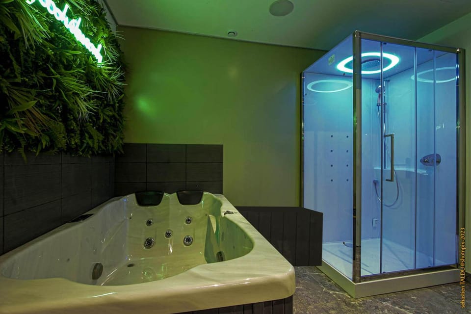 CosyRouen Bali Jacuzzi & Hamman Apartment in Rouen