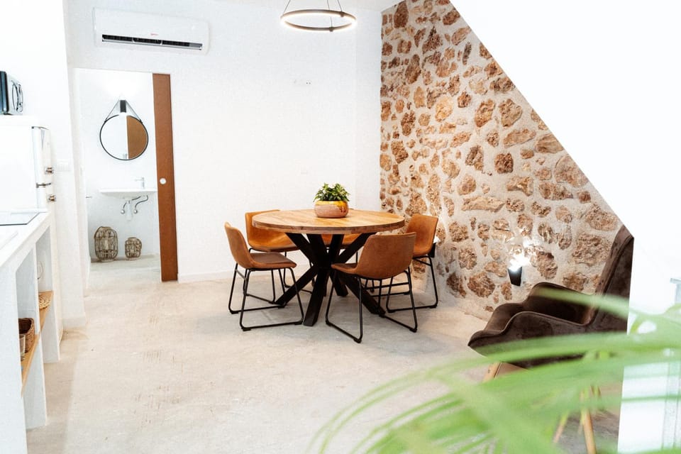 Seating area, Dining area