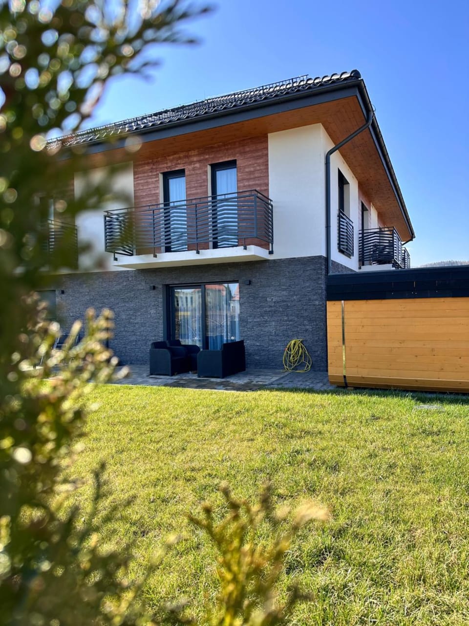 Property building, Spring, Day, Garden, Garden view