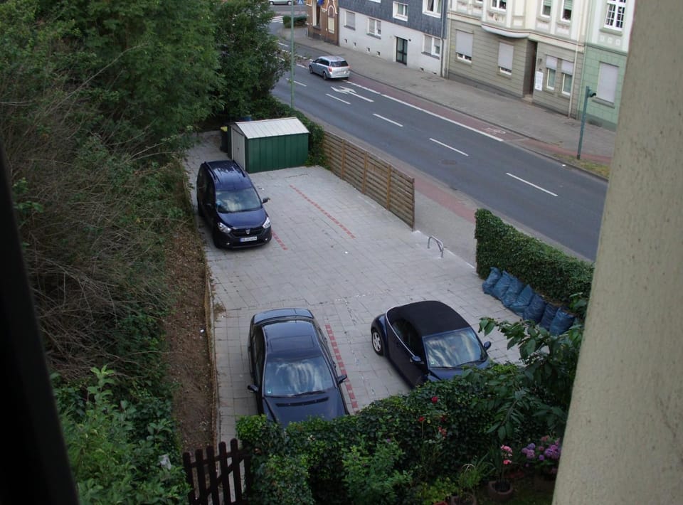 Schönes großes Zimmer 1 Et Parkplatz nach Verfügbarkeit Vacation rental in Essen