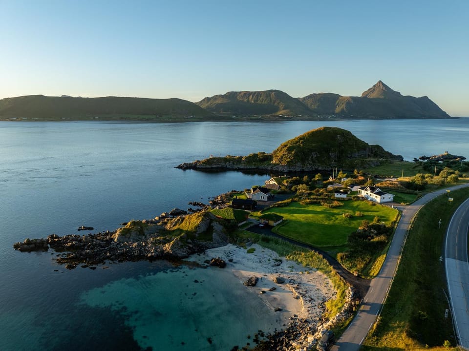 Day, Neighbourhood, Natural landscape, Bird's eye view, Fishing, Beach, Mountain view, Sea view