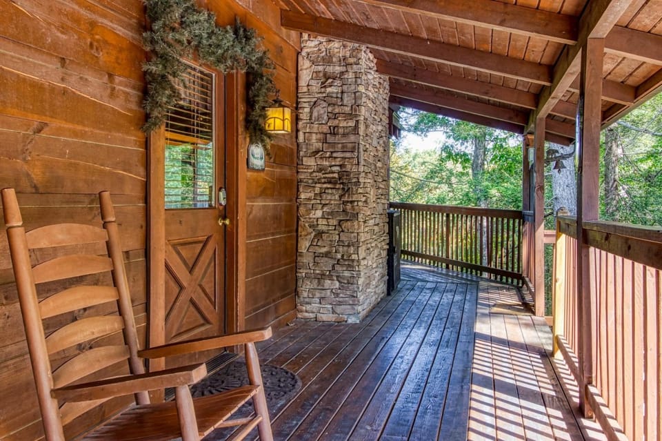 ER254 - Hibernation Hideaway House in Pigeon Forge