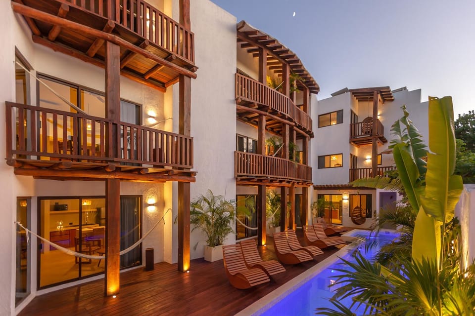 Property building, Patio, Balcony/Terrace, Pool view, Swimming pool, sunbed