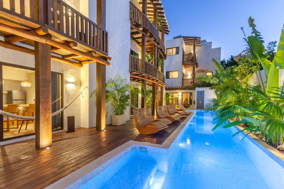 Property building, Patio, Balcony/Terrace, Pool view, Swimming pool, sunbed