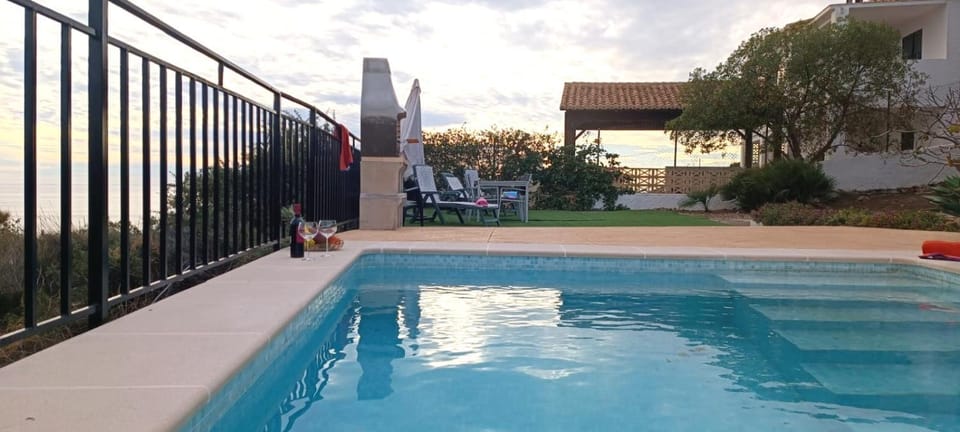 La Torrecica, con carácter andaluz y magníficas vistas al mar y Sierra Nevada House in Costa Tropical