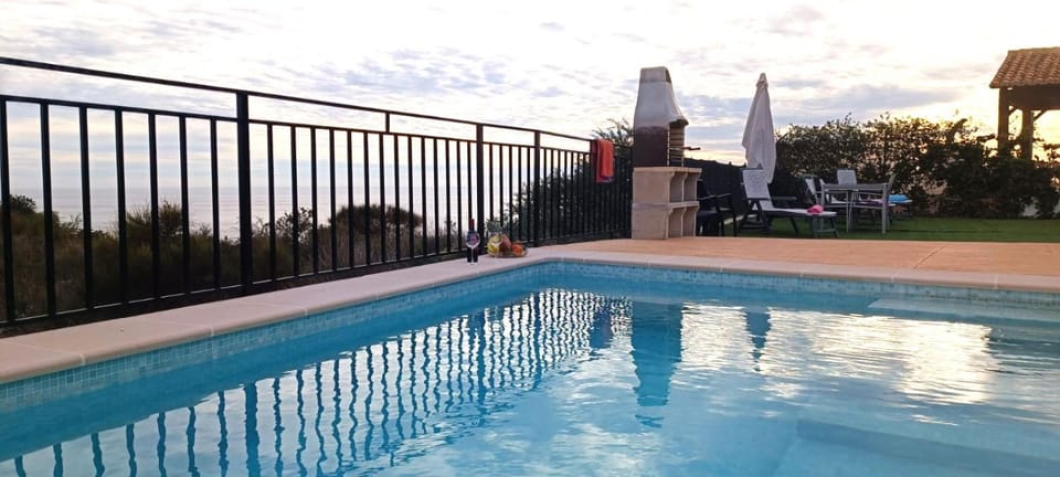 La Torrecica, con carácter andaluz y magníficas vistas al mar y Sierra Nevada House in Costa Tropical