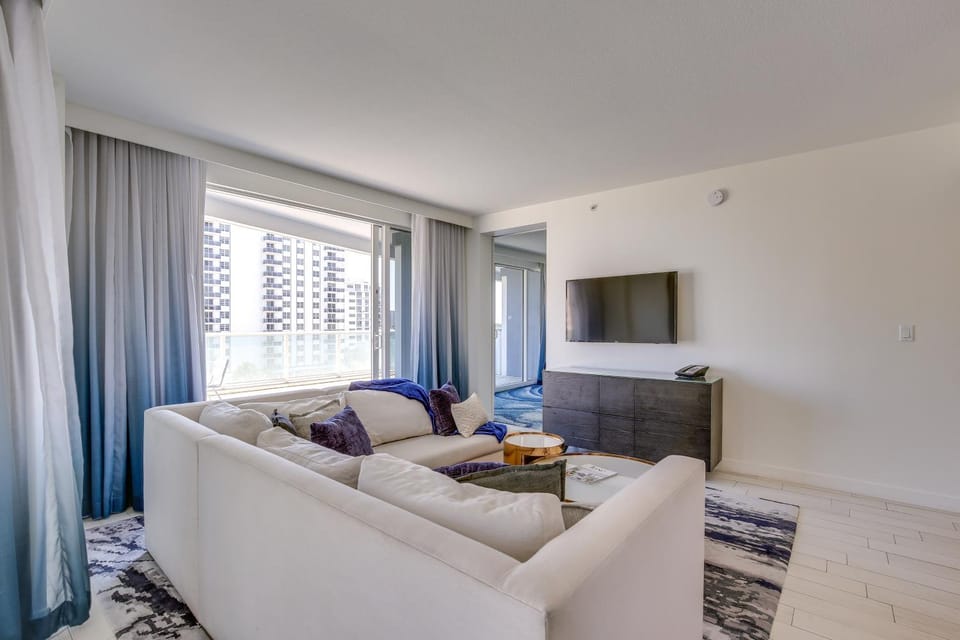 Fort Lauderdale Condo w/ Veranda + Ocean View! House in Fort Lauderdale