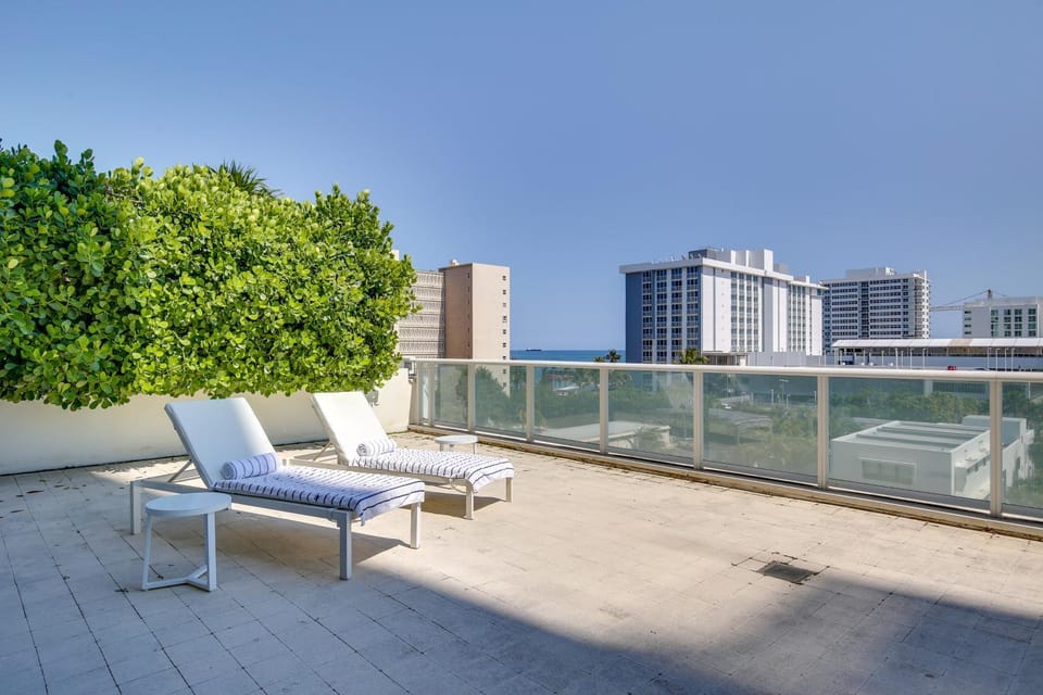 Fort Lauderdale Condo w/ Veranda + Ocean View! House in Fort Lauderdale
