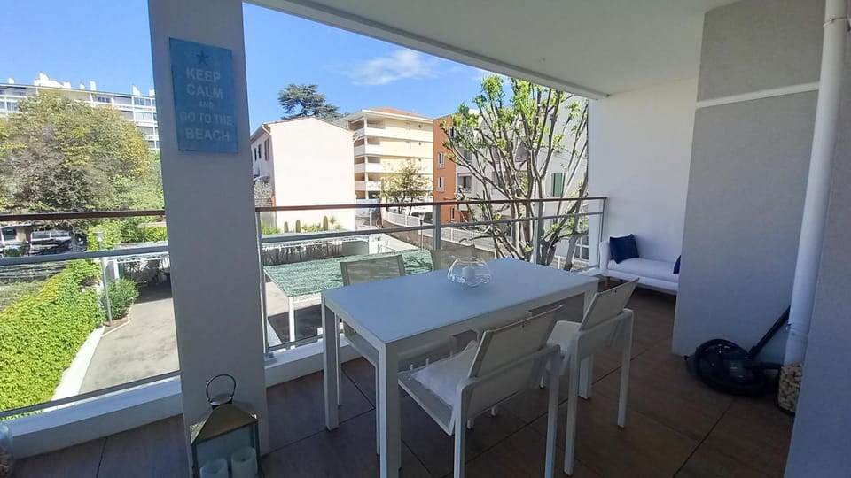Patio, View (from property/room), Balcony/Terrace