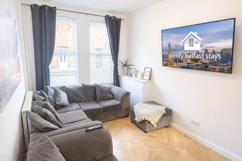 4BR House Popular Ravenhill Road House in Belfast