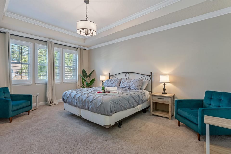 Stunning Home Blocks Away from Bayshore Boulevard House in Tampa