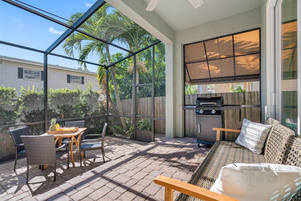 Stunning Home Blocks Away from Bayshore Boulevard House in Tampa