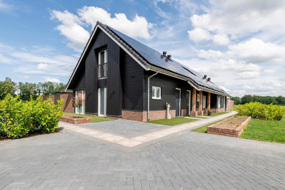 Erve Mulder vakantiehuis met eigen jacuzzi en eigen sauna House in Overijssel (province)