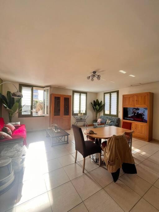 Grand Appartement lumineux Apartment in Canet-en-Roussillon