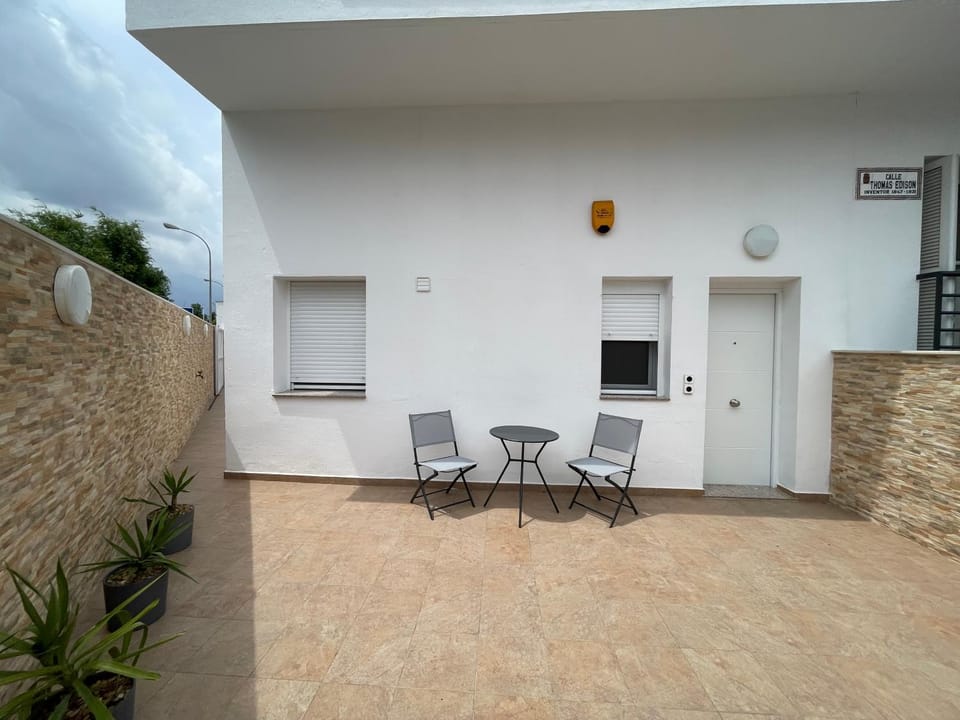 Patio, Facade/entrance