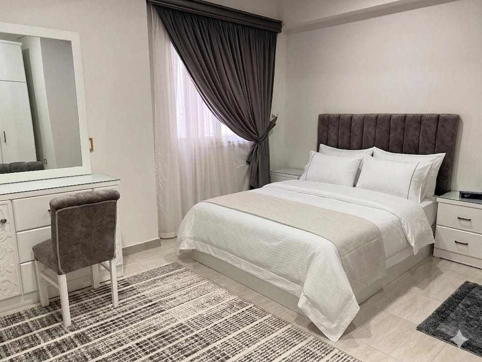 Bed, Photo of the whole room, Bedroom, wardrobe, air conditioner