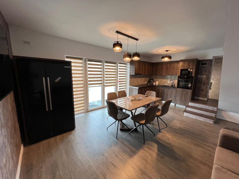 Kitchen or kitchenette, Living room, Seating area, Dining area, minibar, oven, pet friendly, stove