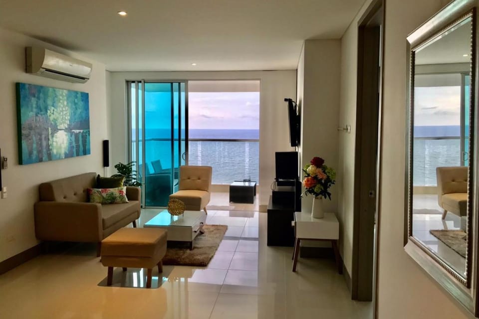 Communal lounge/ TV room, TV and multimedia, Dining area, Evening entertainment